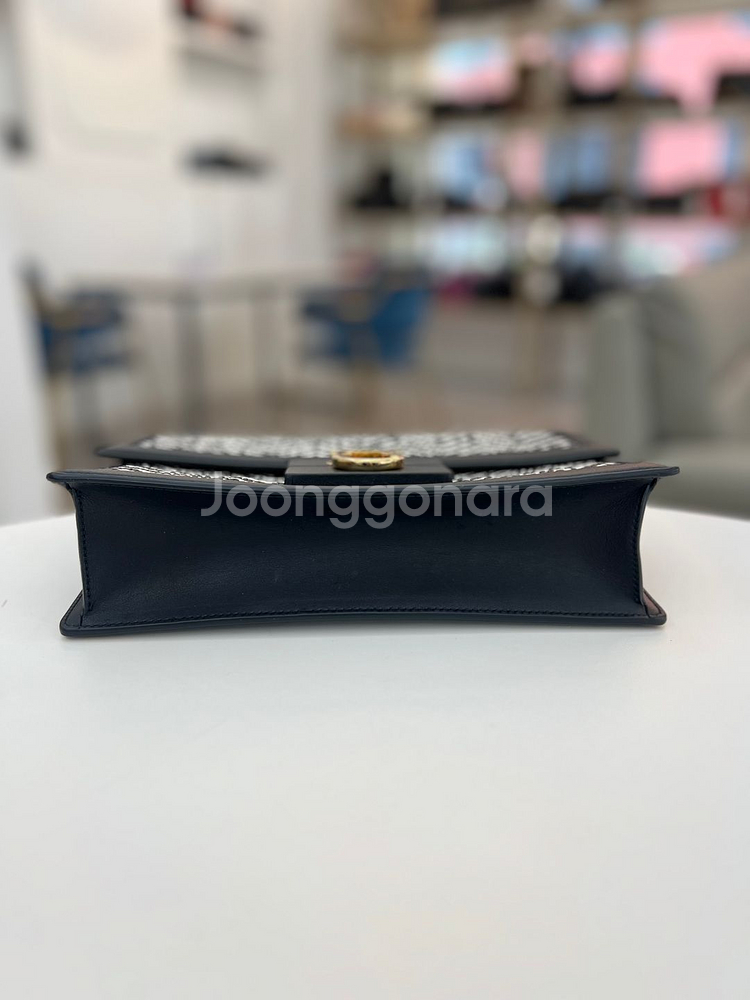 [중고명품 럭스올 울산점]페레가모 간치니 금장 에일린 숄더백--3