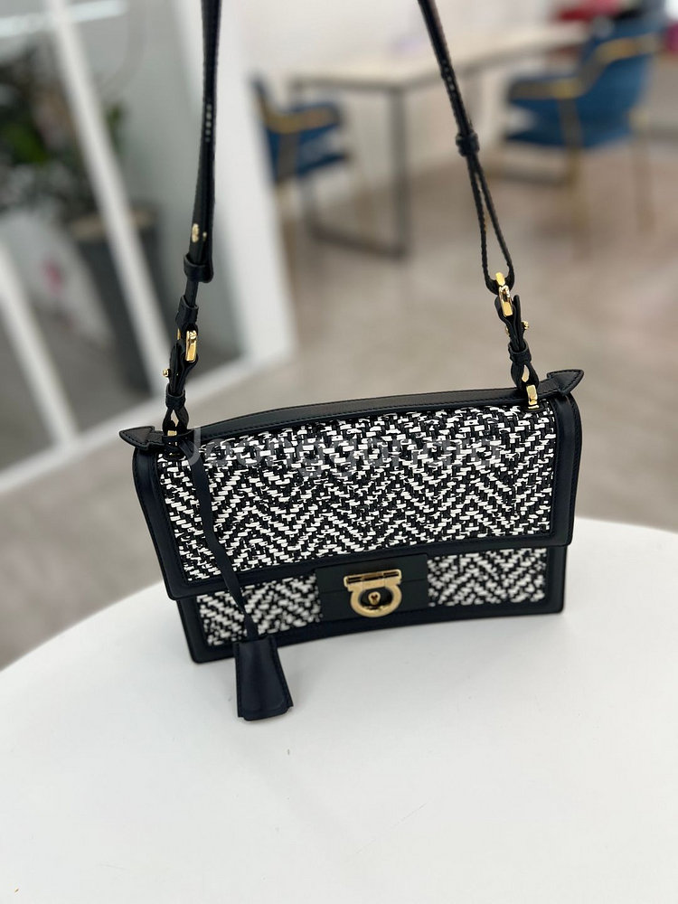 [중고명품 럭스올 울산점]페레가모 간치니 금장 에일린 숄더백--6