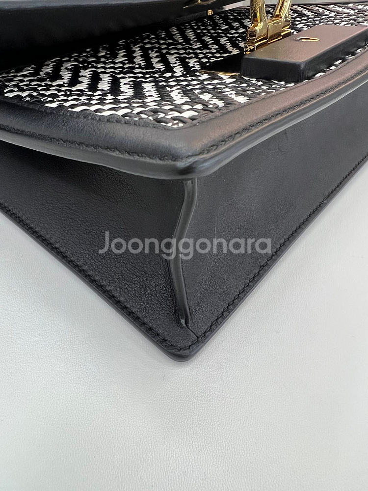 [중고명품 럭스올 울산점]페레가모 간치니 금장 에일린 숄더백--8