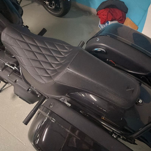 할리데이비슨 23년식 로우라이더st 4470km 지킬앤하이드 구변 모델 판매합니다. 이미지