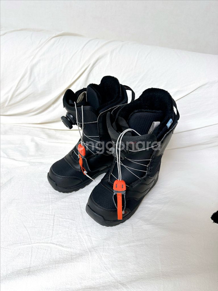 거의새것) 버튼 민트 보아 와이드 부츠 220 (가방포--0