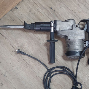 마끼다 중량 해머드릴 (makita/ HR 3811)중고팝니다