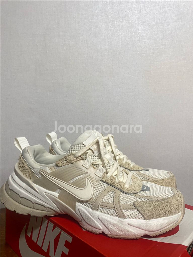 나이키 v2k 베이지색 런닝화--0