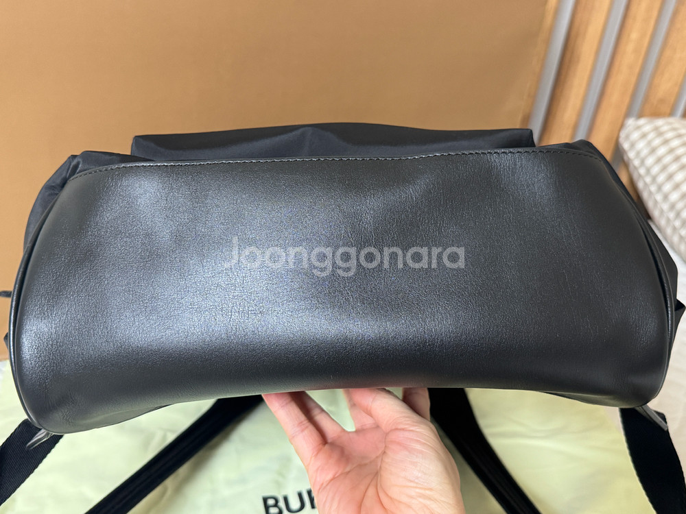 버버리 블랙 나일론 백팩--2