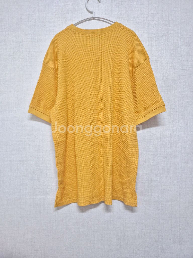 노랑색 반팔 티셔츠--1