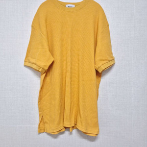 노랑색 반팔 티셔츠