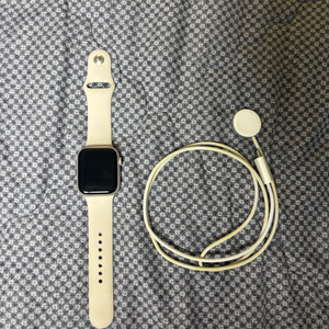 애플워치9 스타라이트 45mm 판매합니다