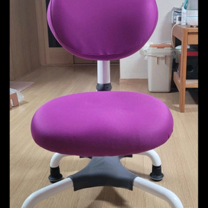 니스툴그로우 의자 이미지