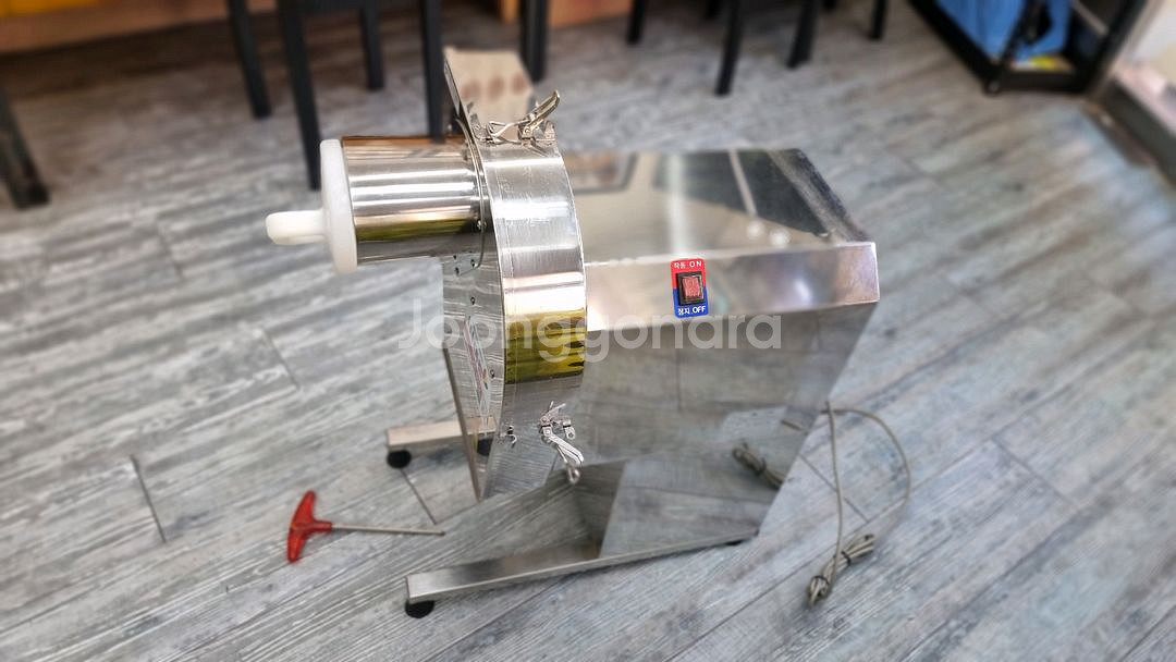 씨마트 다기능 업소용 야채 절단기 야채 슬라이서 야채 채칼 SM-V100 C type+칼판 4개 판매합니다--2