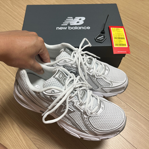 뉴발란스 740운동화 화이트실버 255사이즈