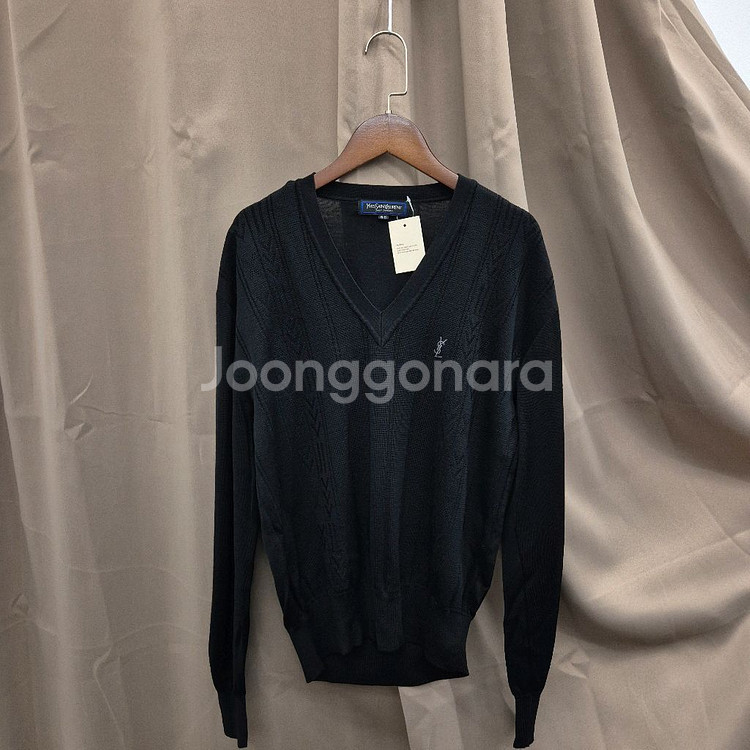 입생로랑 블랙 V넥 니트 스웨터--0