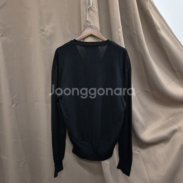 입생로랑 블랙 V넥 니트 스웨터--2