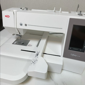 티파니 자수미싱 풀박 팔아요!