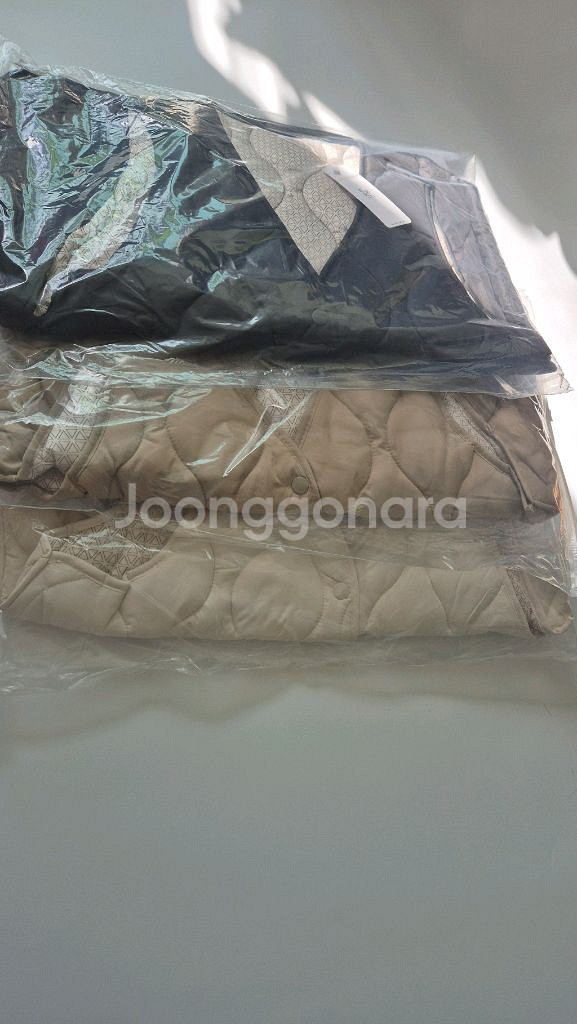 (새상품) 물결퀼팅 패딩 조끼--6