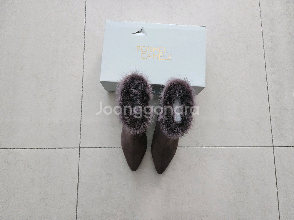 포멜카멜라 여성 앵클부츠 235사이즈새거팔아요--0