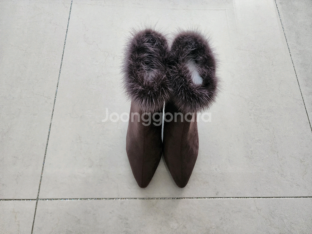 포멜카멜라 여성 앵클부츠 235사이즈새거팔아요--1