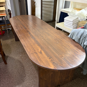 소년과 나무 테이블 + 의자 6개 세트