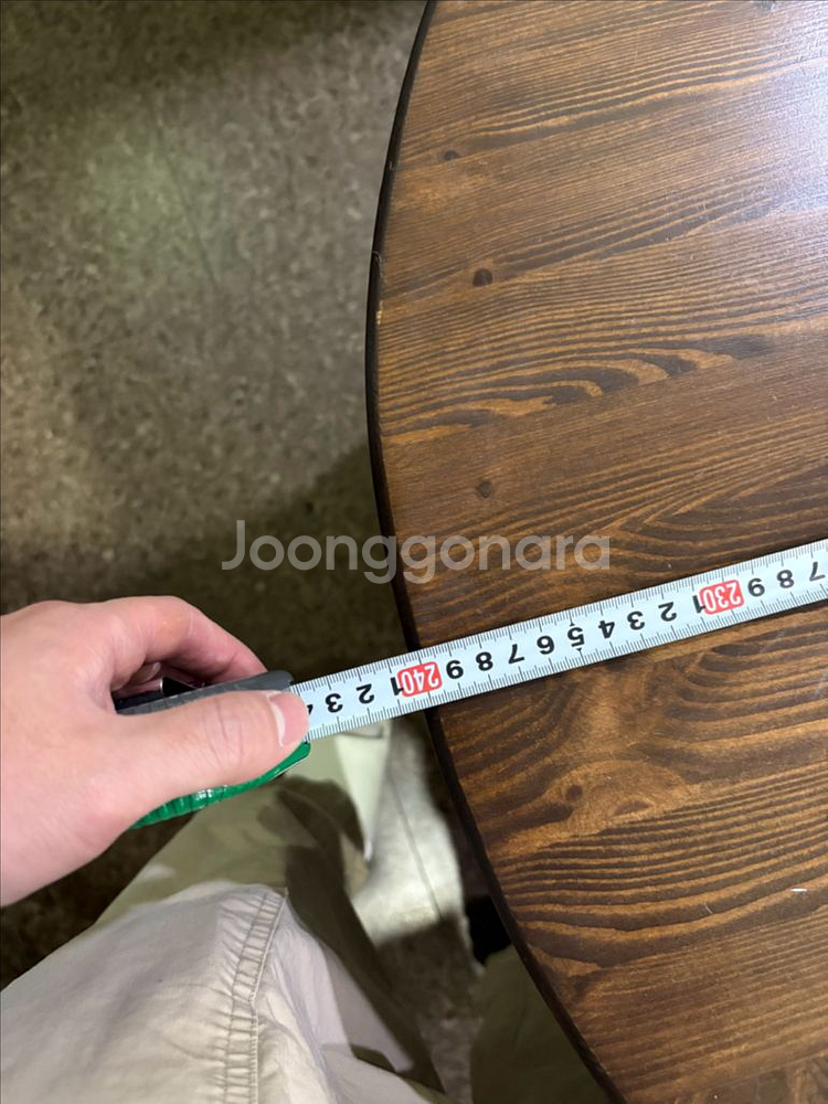 소년과 나무 테이블 + 의자 6개 세트--4