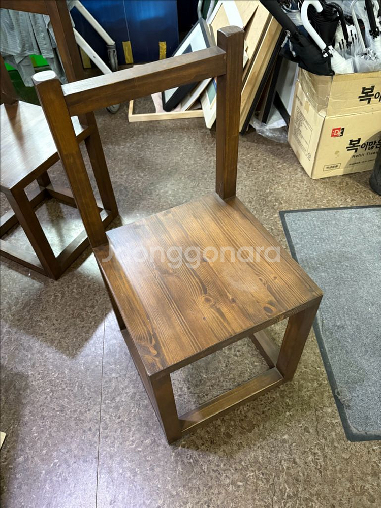 소년과 나무 테이블 + 의자 6개 세트--2