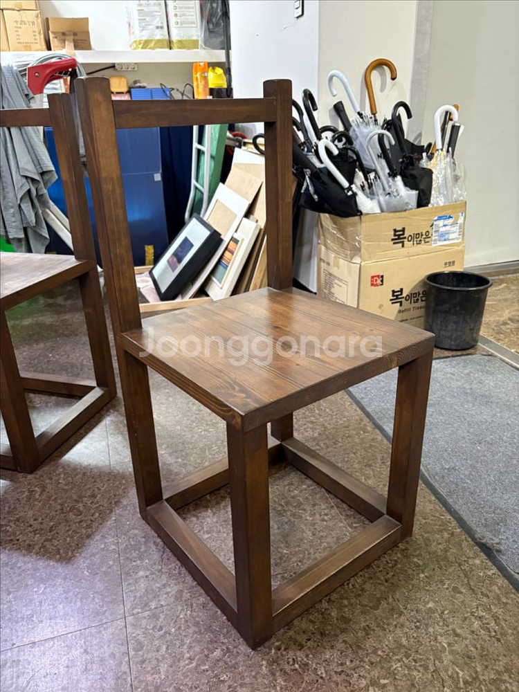 소년과 나무 테이블 + 의자 6개 세트--1