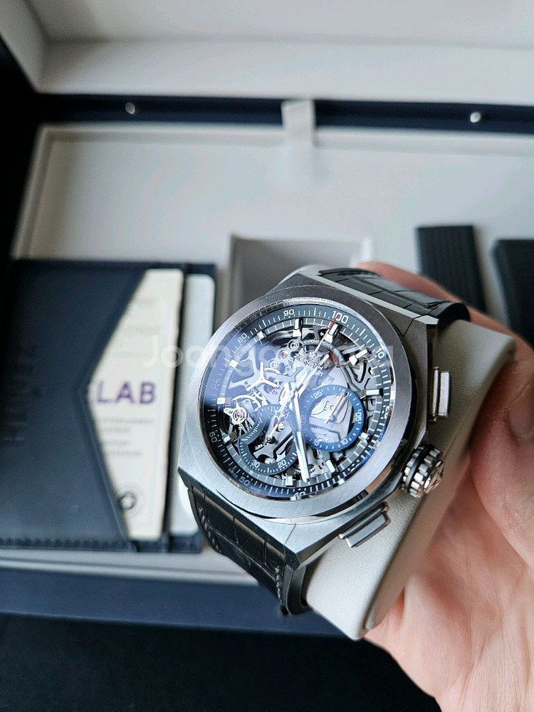 제니스 데피엘프리메로 21 티타늄 스켈레톤 판매합니다.--3