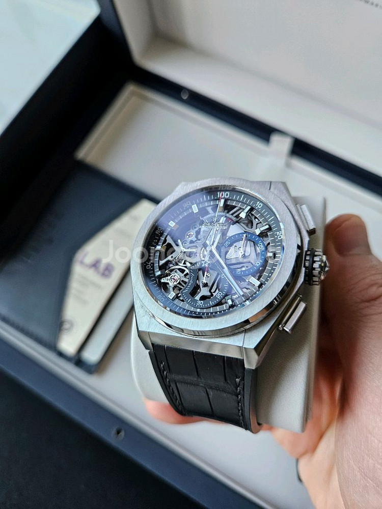 제니스 데피엘프리메로 21 티타늄 스켈레톤 판매합니다.--2