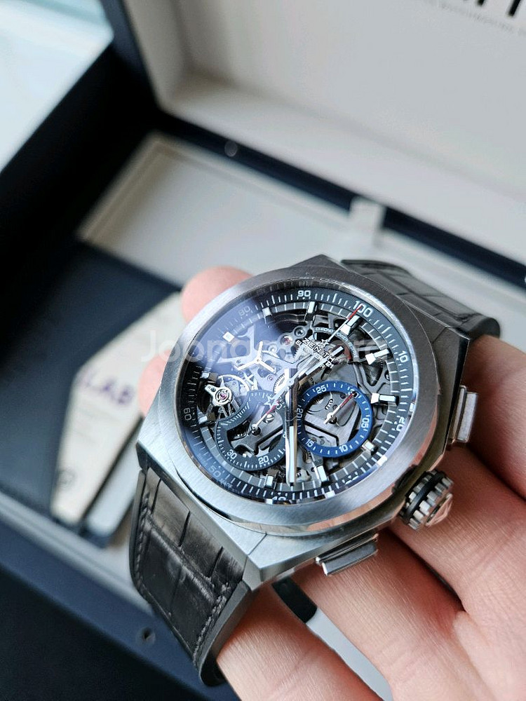 제니스 데피엘프리메로 21 티타늄 스켈레톤 판매합니다.--1