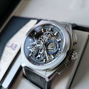 제니스 데피엘프리메로 21 티타늄 스켈레톤 판매합니다.