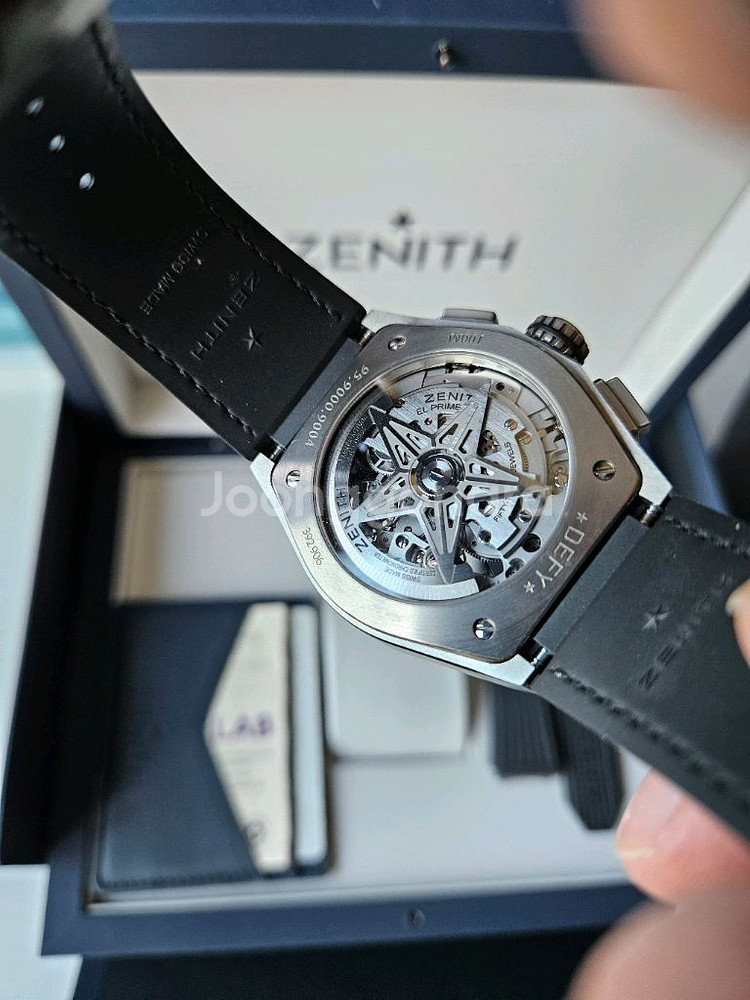 제니스 데피엘프리메로 21 티타늄 스켈레톤 판매합니다.--5