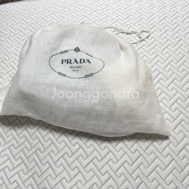 (새것같은 중고)프라다 버킷백 나일론 블랙 정품판매--4