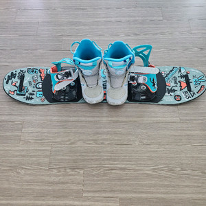 버튼 애프터스쿨 아동 스노우보드 세트 판매합니다.