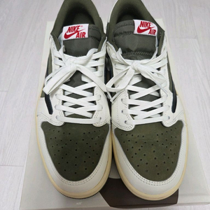 스캇 레트로 로우 OG SP 리버스 올리브 275