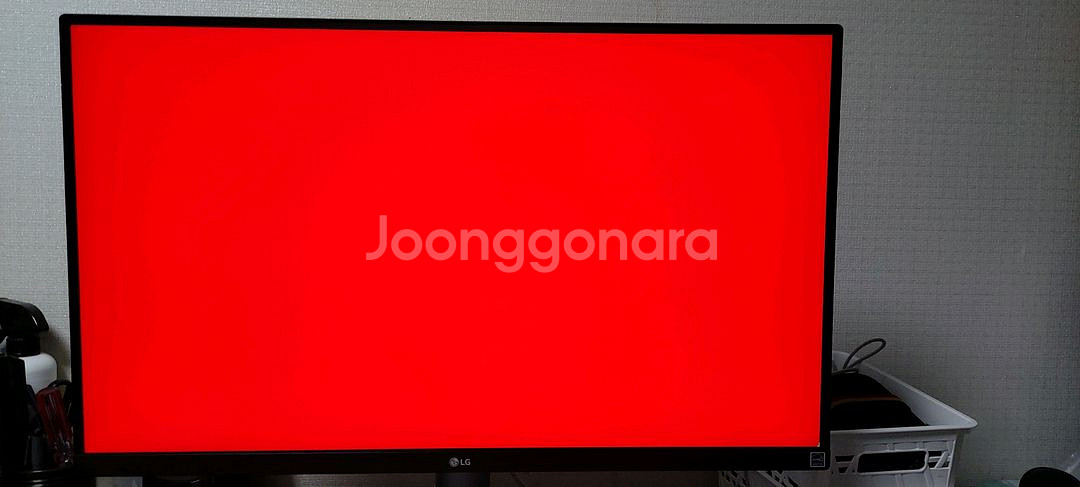 LG 27UP650 LED UHD 모니터 미세한 흠집 있습니다.--1