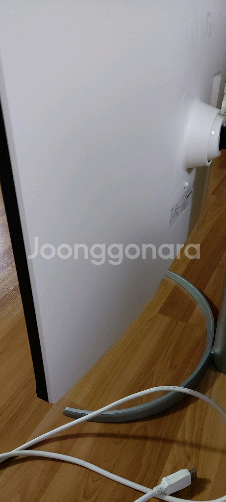 LG 27UP650 LED UHD 모니터 미세한 흠집 있습니다.--6