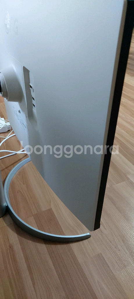 LG 27UP650 LED UHD 모니터 미세한 흠집 있습니다.--7