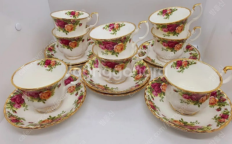 앤틱 영국 정품 로얄알버트 황실장미찻잔 1조값--0