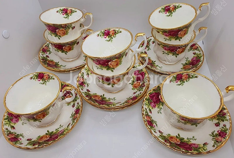 앤틱 영국 정품 로얄알버트 황실장미찻잔 1조값--1