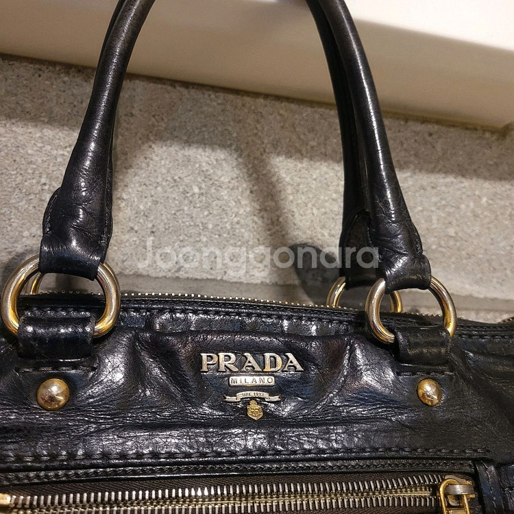 프라다 비텔로 샤인 레더 토트백--2