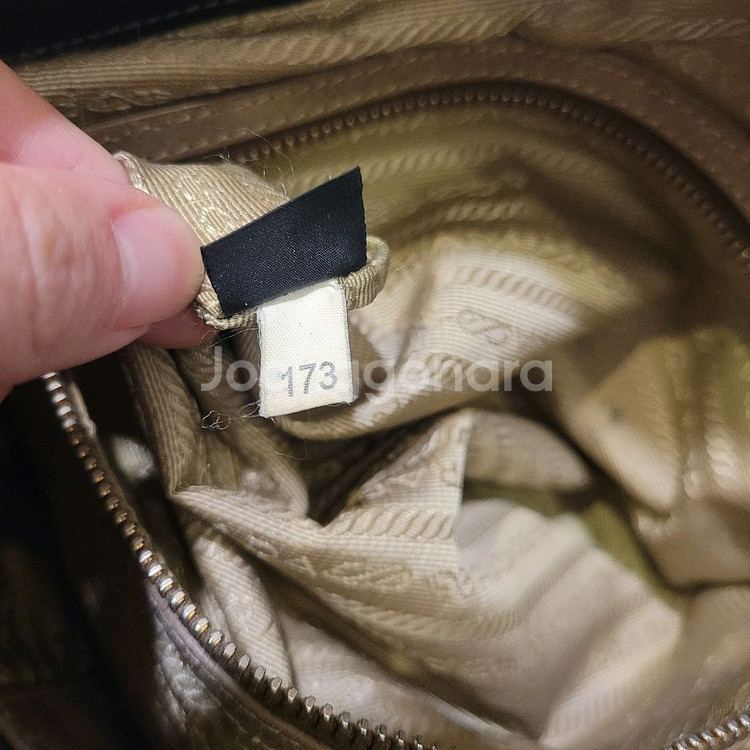 프라다 비텔로 샤인 레더 토트백--8