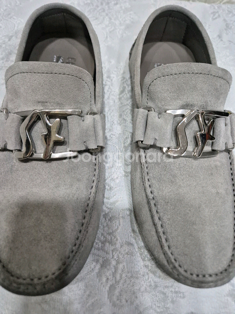 페라가모 SF로고 스웨이드 로퍼--1