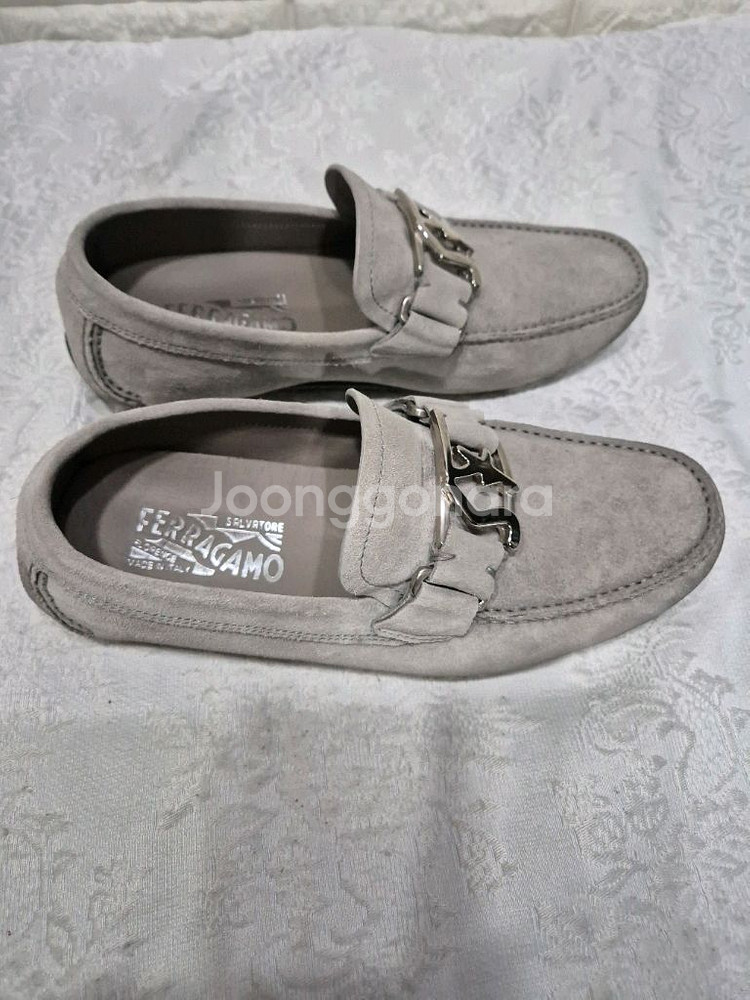 페라가모 SF로고 스웨이드 로퍼--3