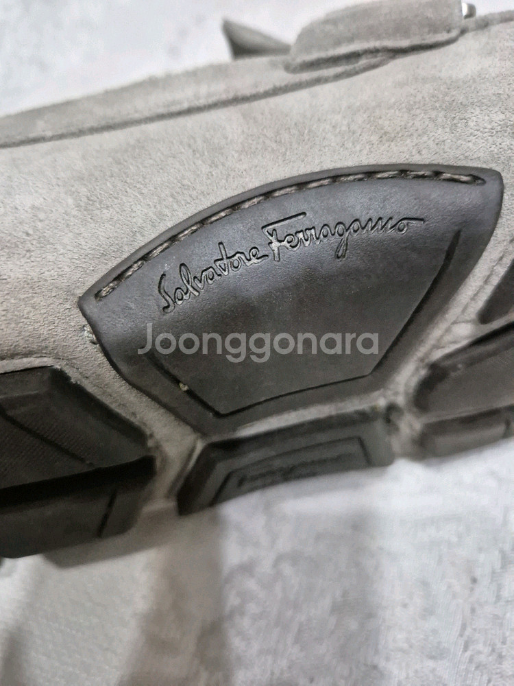 페라가모 SF로고 스웨이드 로퍼--9