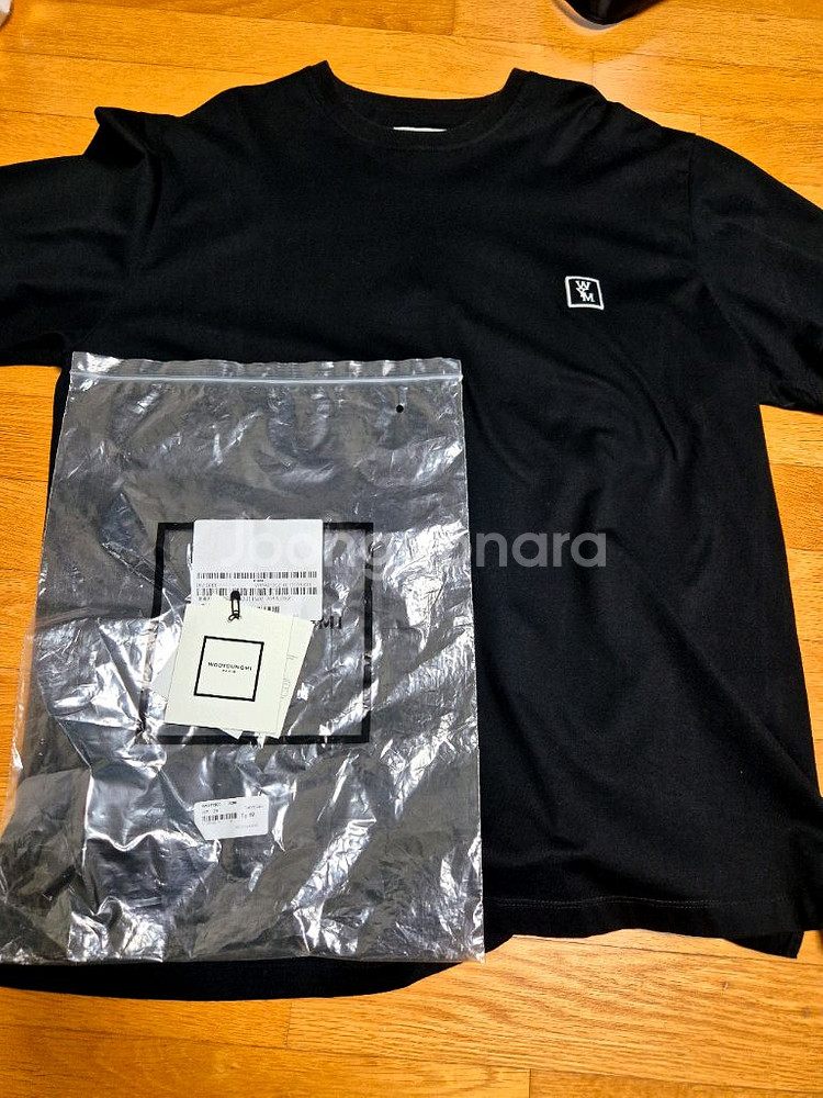 우영미 백로고 반팔 티셔츠 블랙 52--0