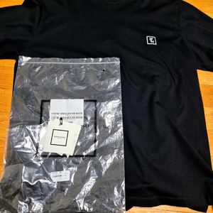 우영미 백로고 반팔 티셔츠 블랙 52