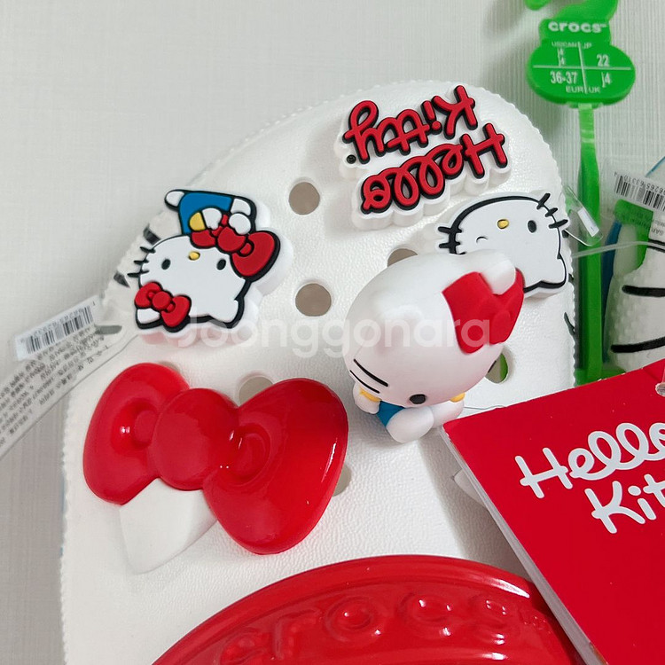 헬로키티 크록스 230 새상품 지비츠 일괄--5