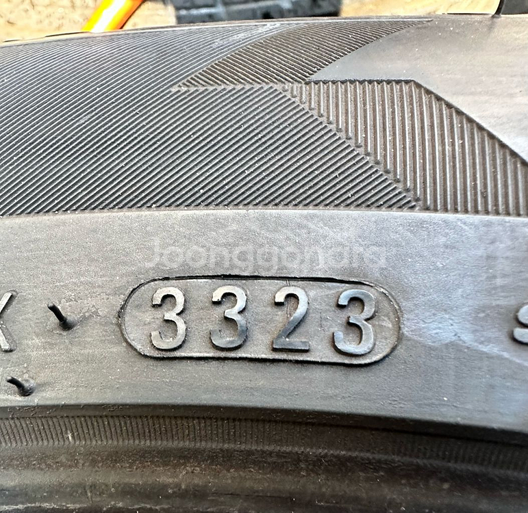 235 55 18금호중고타이어2개2355518--3