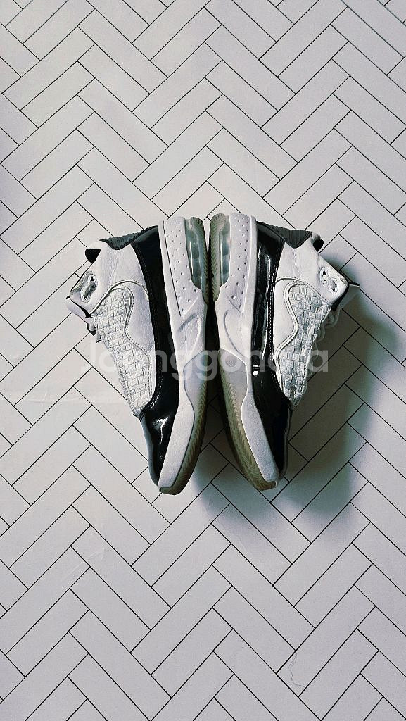 (정품)조던 맥스 아우라2 GS 화이트 짐레드 24.5--7