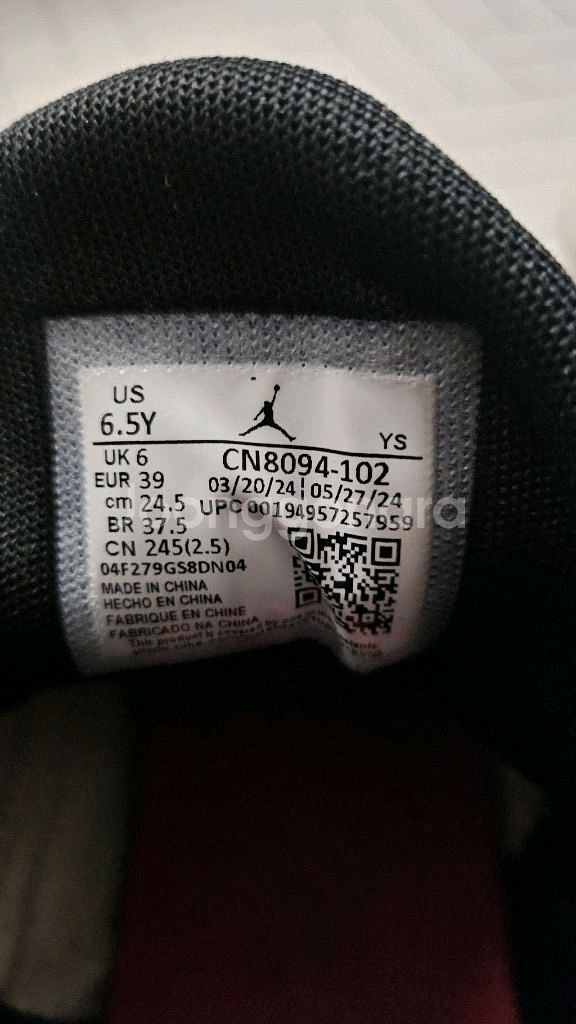 (정품)조던 맥스 아우라2 GS 화이트 짐레드 24.5--8