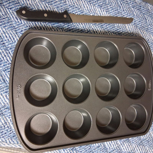 윌튼 12구 머핀팬. 빵칼