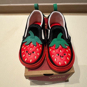 반스 딸기 슬립온 135(US 7.5)